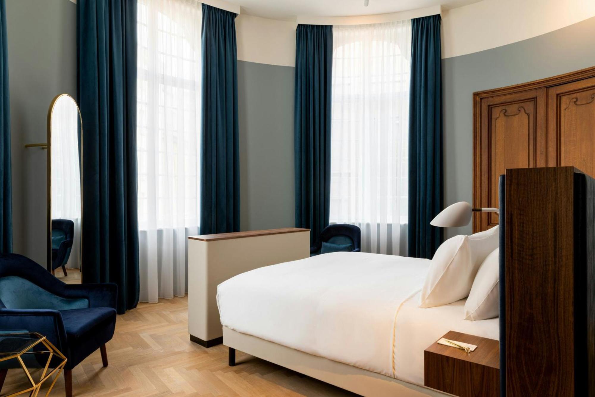 Hotel Sapphire House Antwerp, Autograph Collection Esterno foto A bedroom at the hotel