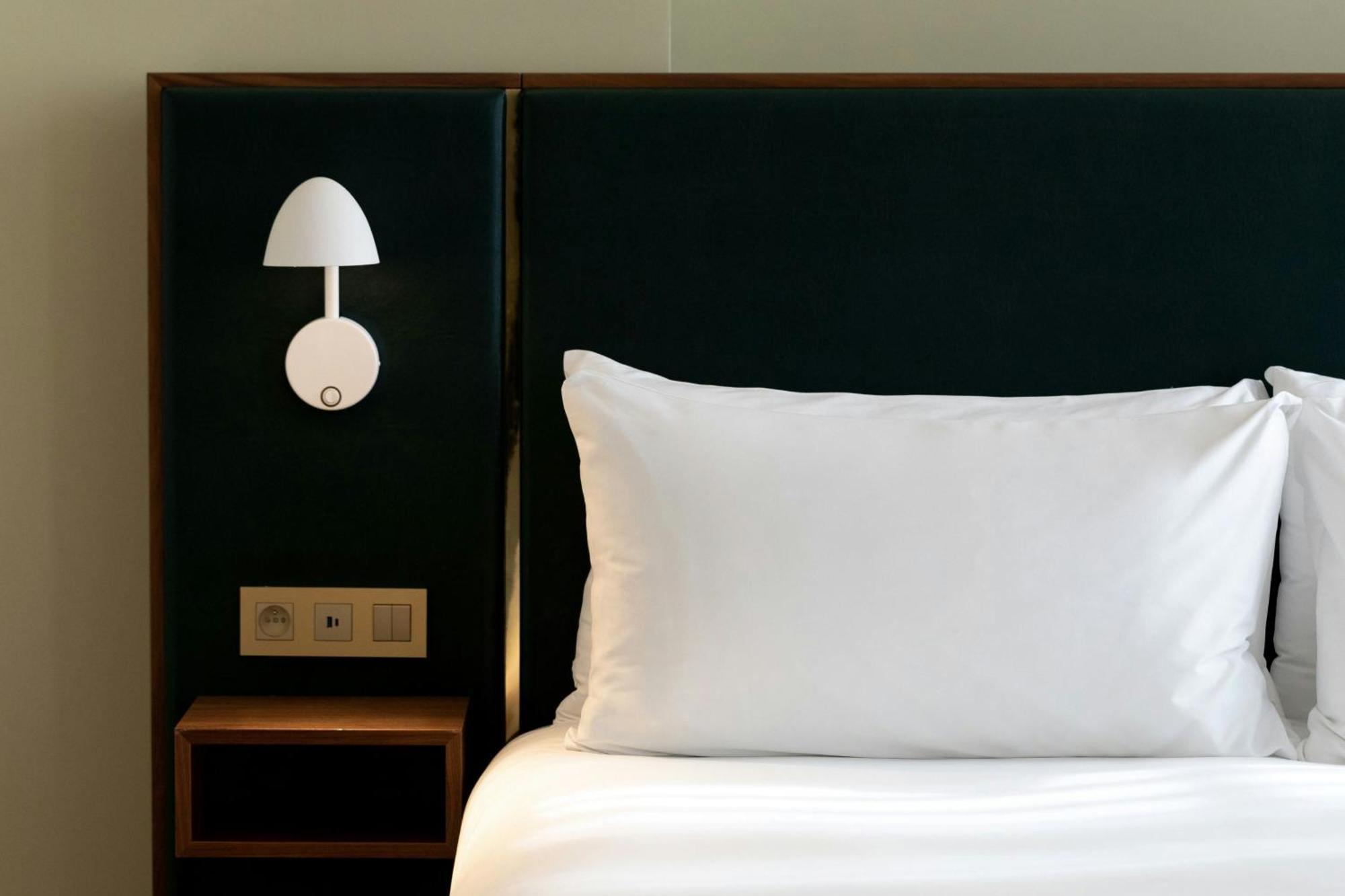 Hotel Sapphire House Antwerp, Autograph Collection Esterno foto A pillow