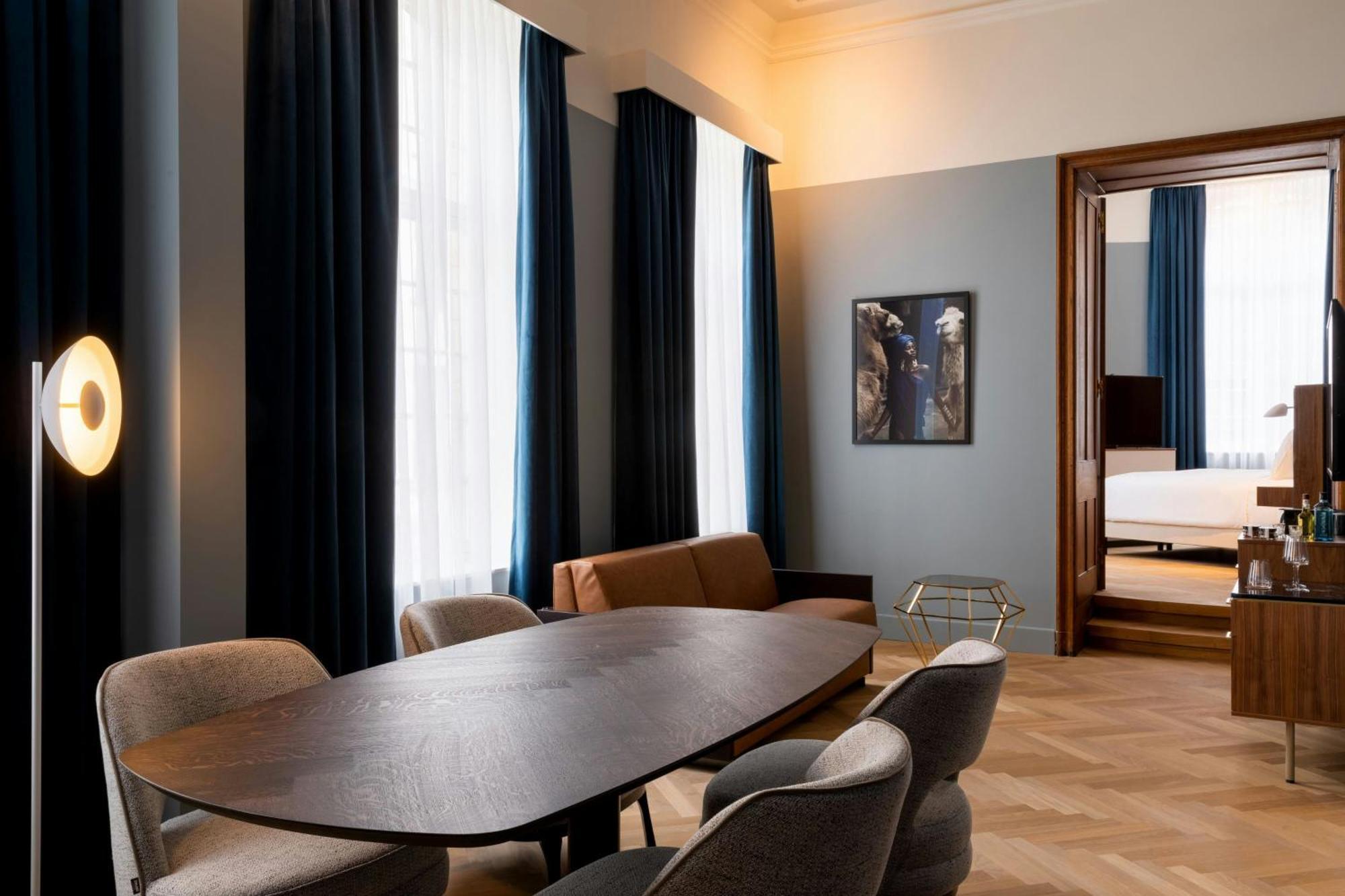 Hotel Sapphire House Antwerp, Autograph Collection Esterno foto The interior of a suite at the hotel