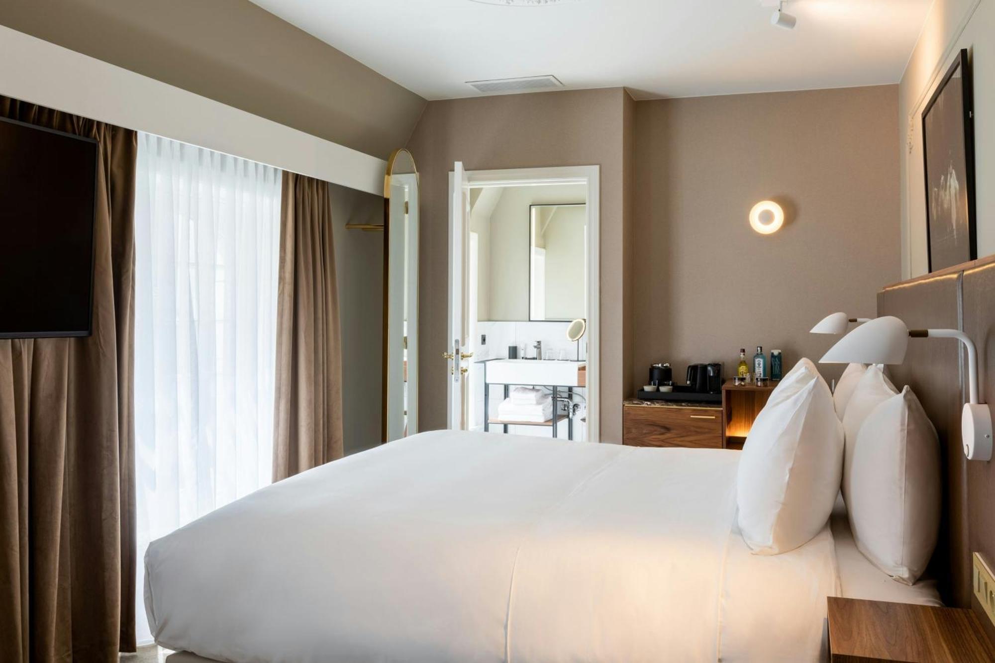 Hotel Sapphire House Antwerp, Autograph Collection Esterno foto A room at the hotel